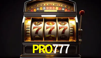 Una escena digital vívida inspirada en casino con PRO777 mostrado prominentemente, luces brillantes, fichas, cartas y acentos dorados.